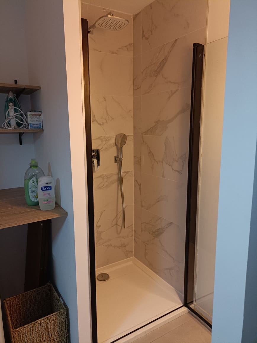 Salle de bain avec la douche - Appartement Le 308 Corse Pianottolli